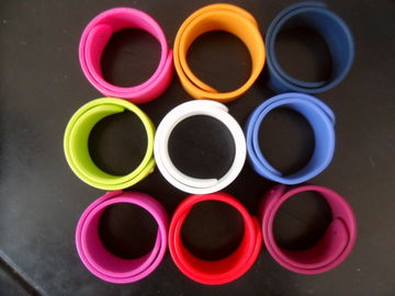Pink / Green / Red / Blue Custom Rubber Silicone Bracelets Wristbands For Kids
