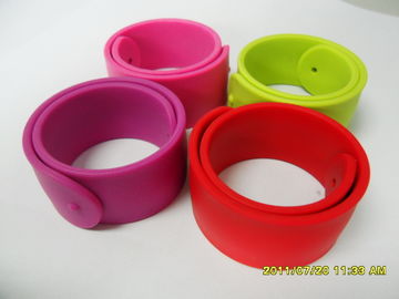 Pink / Green / Red / Blue Custom Rubber Silicone Bracelets Wristbands For Kids