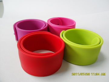 Pink / Green / Red / Blue Custom Rubber Silicone Bracelets Wristbands For Kids